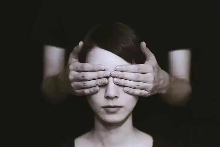 “为什么在BDSM中，许多人对DOM支配有如此强烈的渴望？探索背后的心理动因！” 一